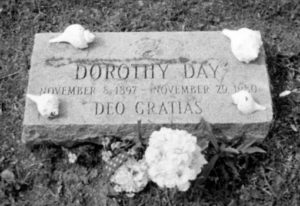 dorothy day12 grave 300x206